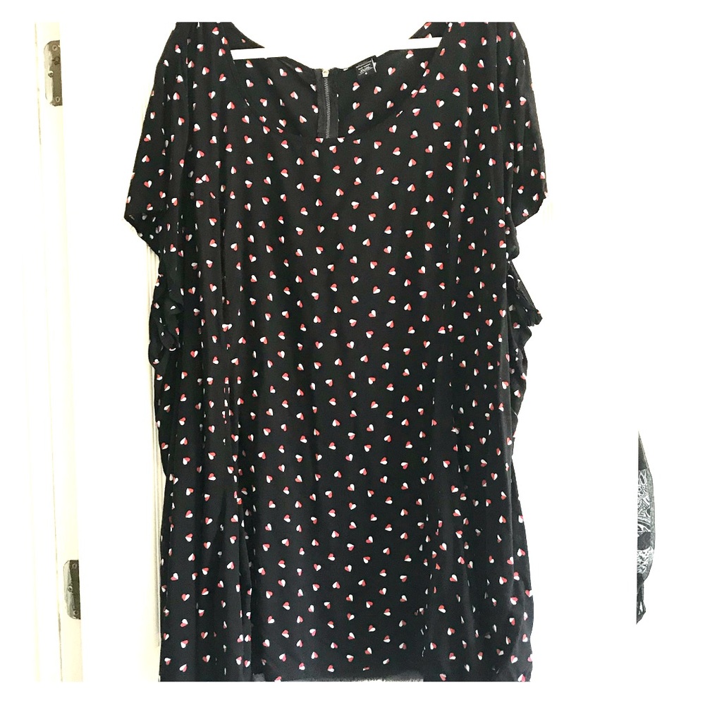 ✨REDUCED✨ Torrid Heart Pattern Shirt
